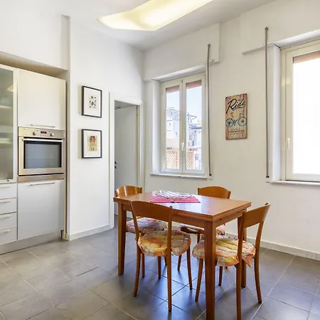 Ht Maximus ゲストハウス 4*